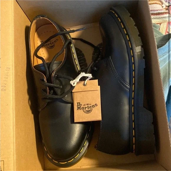 NWT Doc Martin shoes NWT DOC MARTENS Molly Iridescent Crackle Leather Platform  main image 4